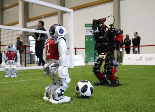 Meeting a Different Robot